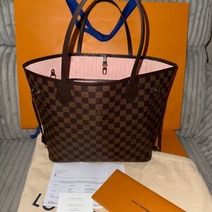 Louis Vuitton Neverfull MM Pink Ballerina interior